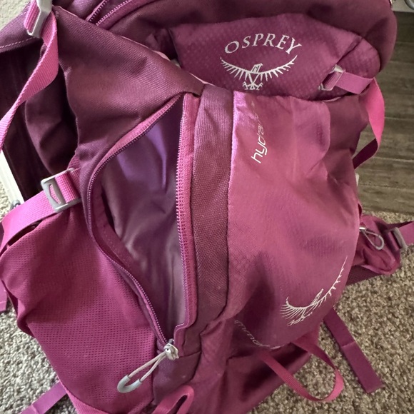 Osprey Skimmer 30 Hydration Pack Backpack with 2.5 L Bladder Insert - Picture 4 of 12